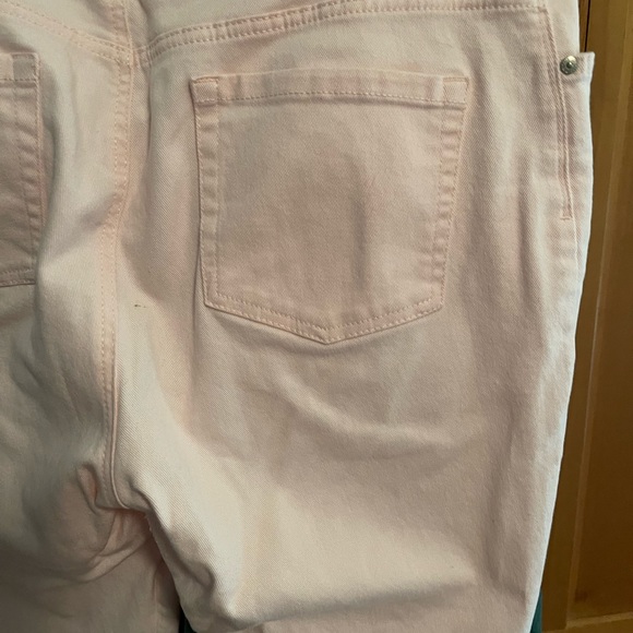 Pink capris - Picture 8 of 9